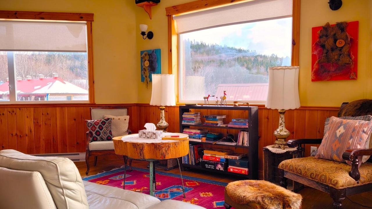 La Vieille Ferme ; l'Écogîte un loft campagnard Saint-Fulgence Extérieur photo