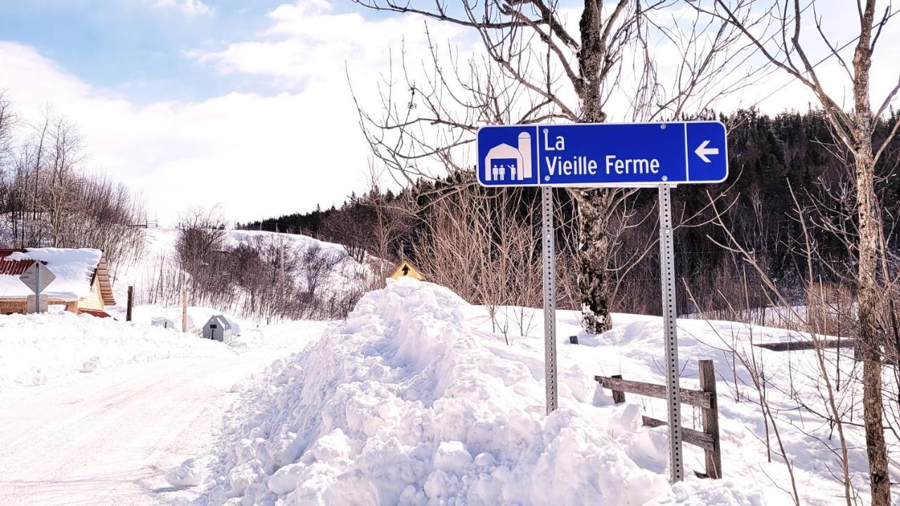 La Vieille Ferme ; l'Écogîte un loft campagnard Saint-Fulgence Extérieur photo