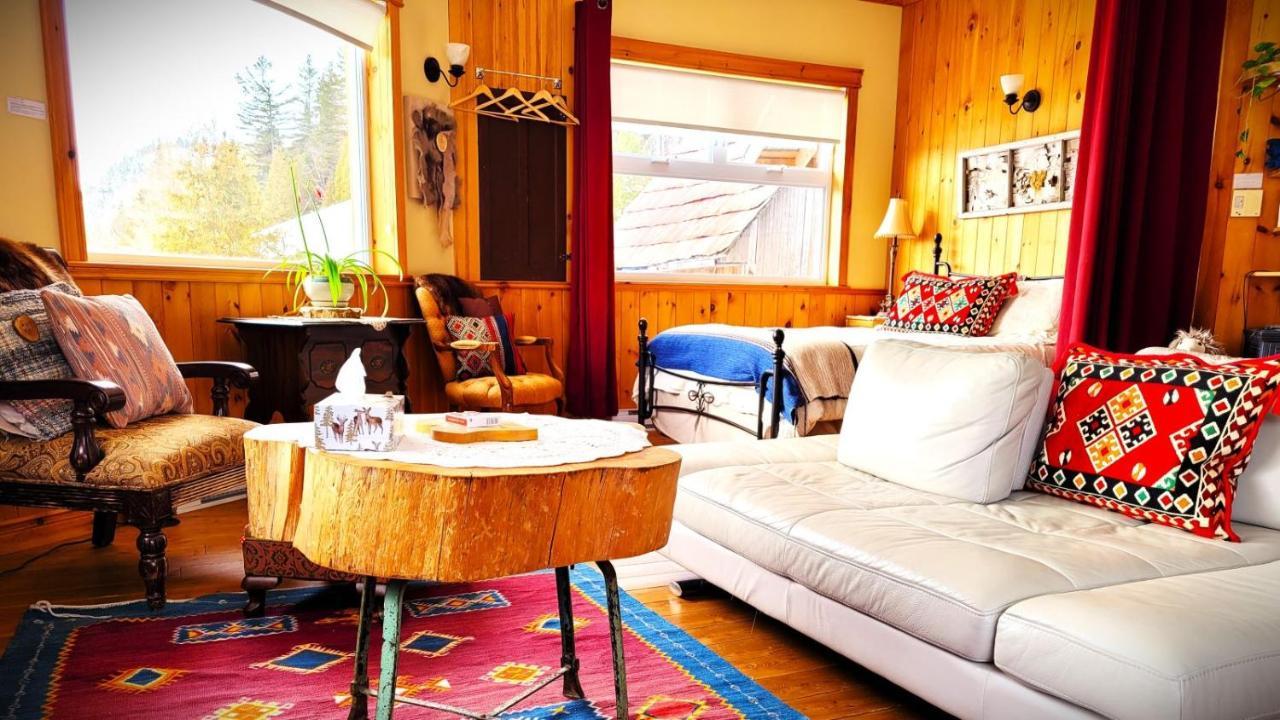 La Vieille Ferme ; l'Écogîte un loft campagnard Saint-Fulgence Extérieur photo